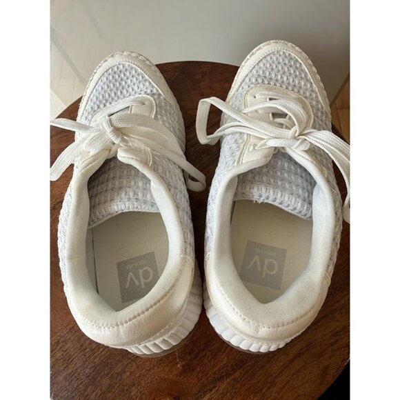 Dolce Vita Dolen White Sneakers - Picture 4 of 6